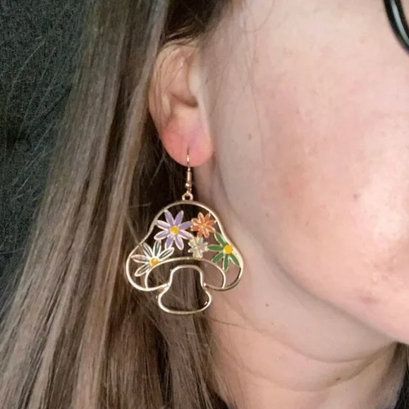 🍄 Mushroom Earrings 🍄 - Picture 4 of 5